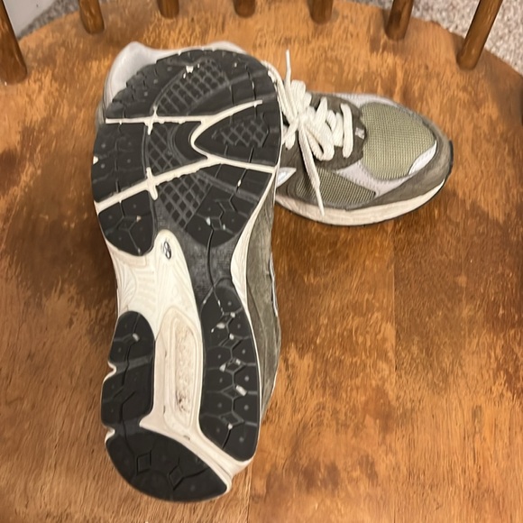 New Balance 2002 R Sneakers - Picture 3 of 3